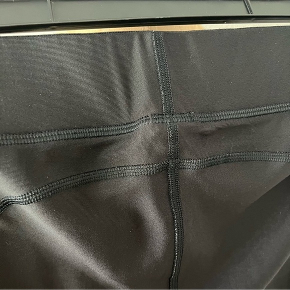 UNDER ARMOUR sz S Capri Leggings Black Crop HeatGear No Slip Waistband - Picture 4 of 5